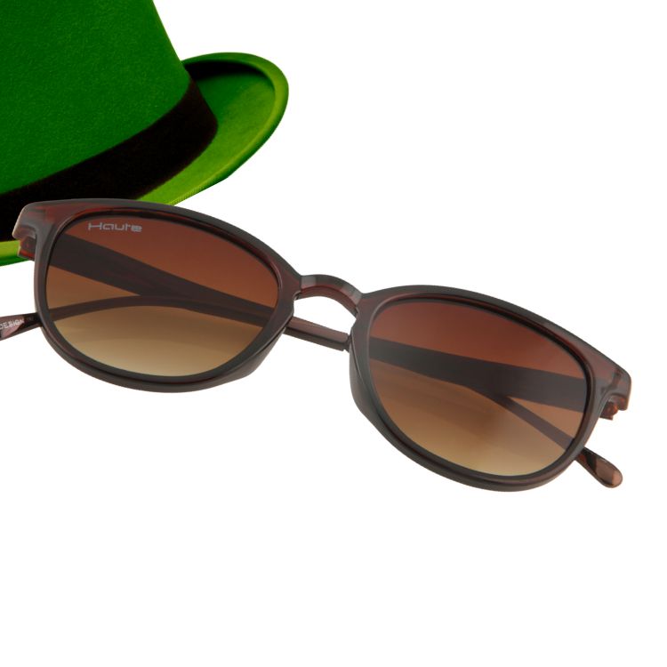 Polarized, UV Protection Brown Wayfarer Sunglasses Fashionable Adventure for Men & Women